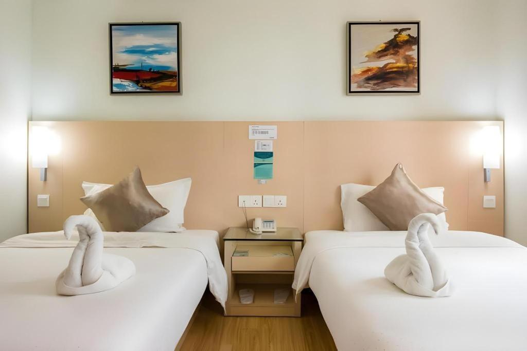 Hotel City Comfort Inn Puchong Bagian luar foto