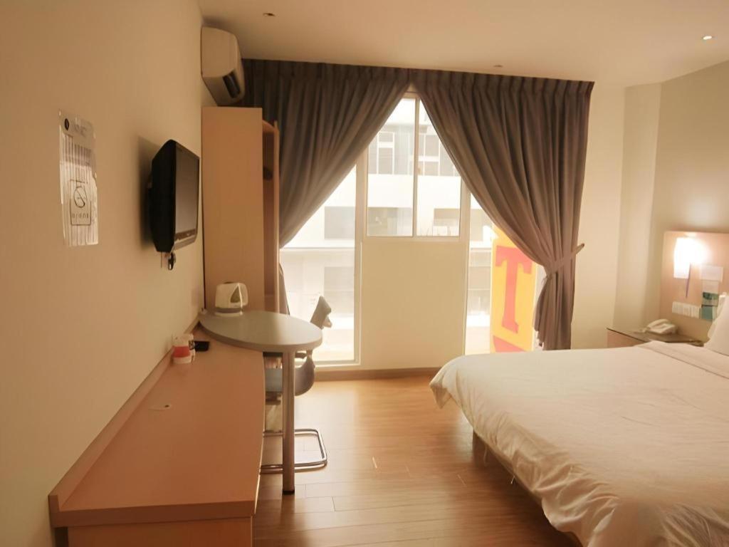 Hotel City Comfort Inn Puchong Bagian luar foto