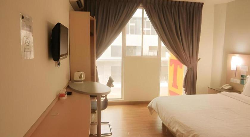 Hotel City Comfort Inn Puchong Bagian luar foto